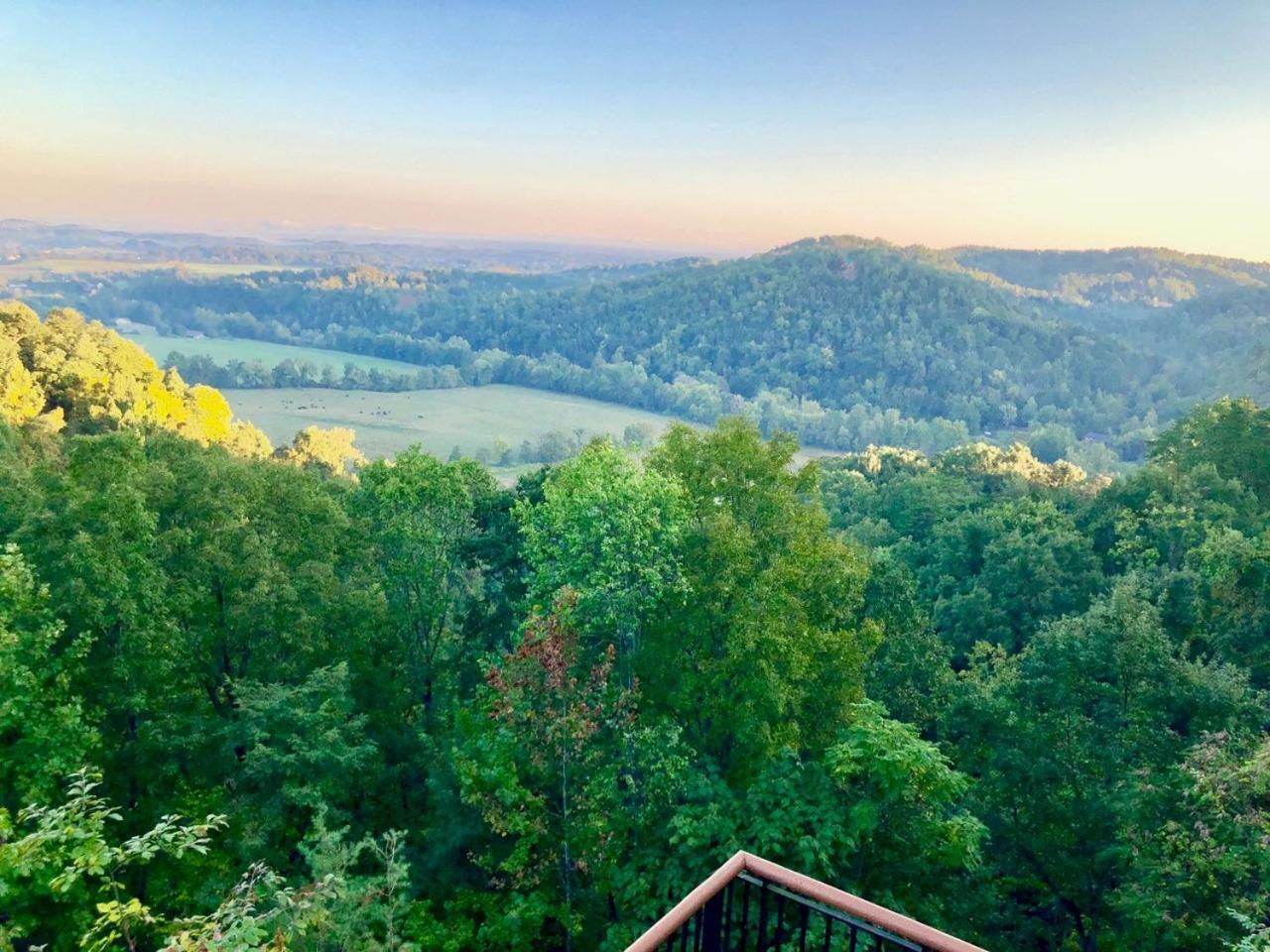 Tanglewood Mountain Lodge By Stony Brook Cabins Sevierville Bagian luar foto